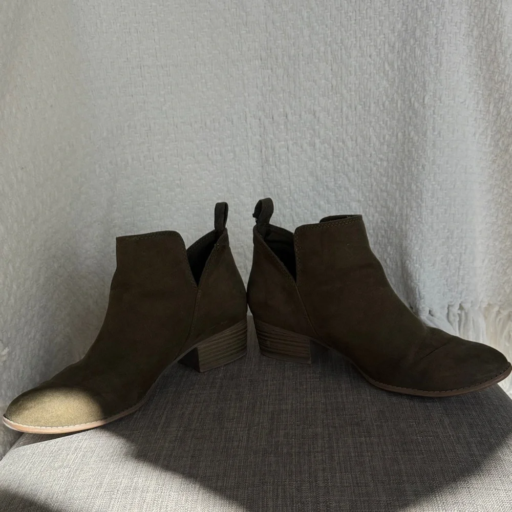 Stylish Green Suede Ankle Booties